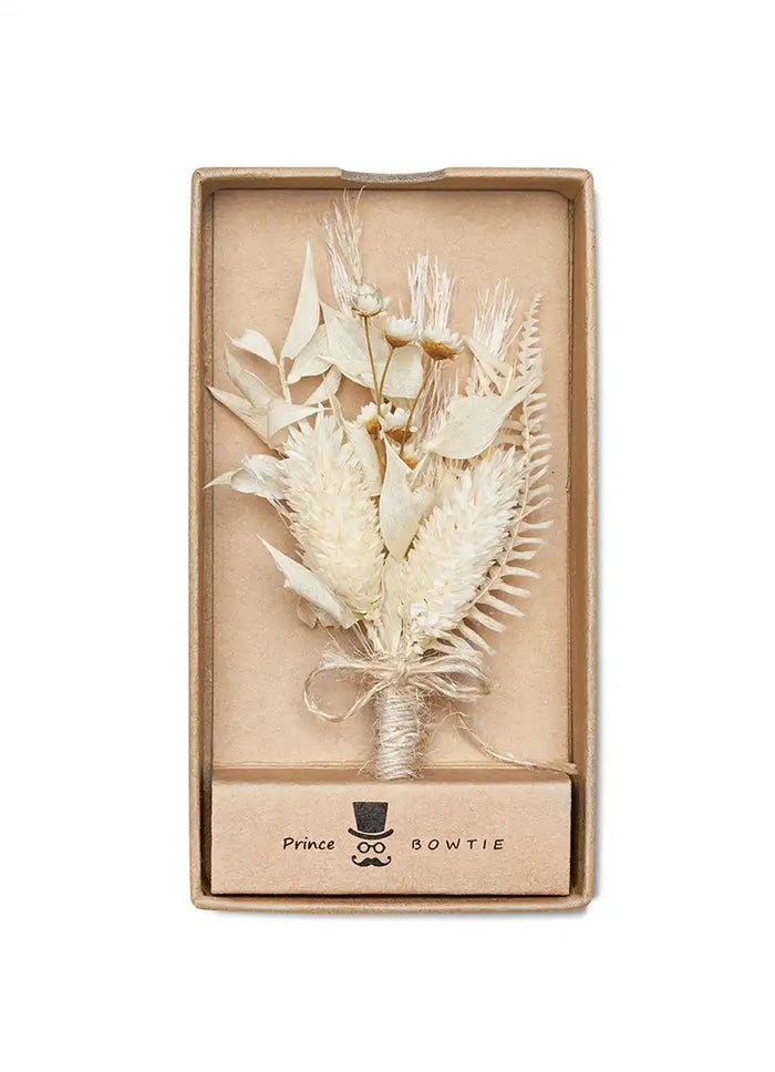 Boutonnière de mariage en fleurs séchées