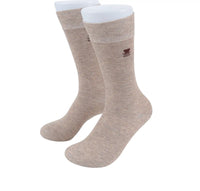 (Beige) Herren Socken Uni Baumwolle mit Prince Bowtie Logo – Trageansicht