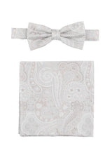 (Beige) Fliege und Einstecktuch Set Hochzeit Paisley – Fliege und Tuch ausgelegt