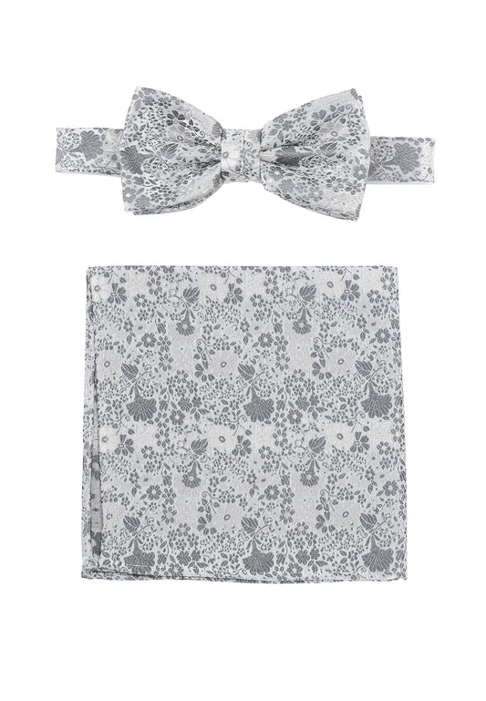 (Silber) Fliege und Einstecktuch Set Hochzeit Floral – Fliege und Tuch ausgelegt