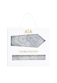 (Blau) Krawatte Einstecktuch Set Paisley Seide – Sterlington Geschenkbox Frontalansicht