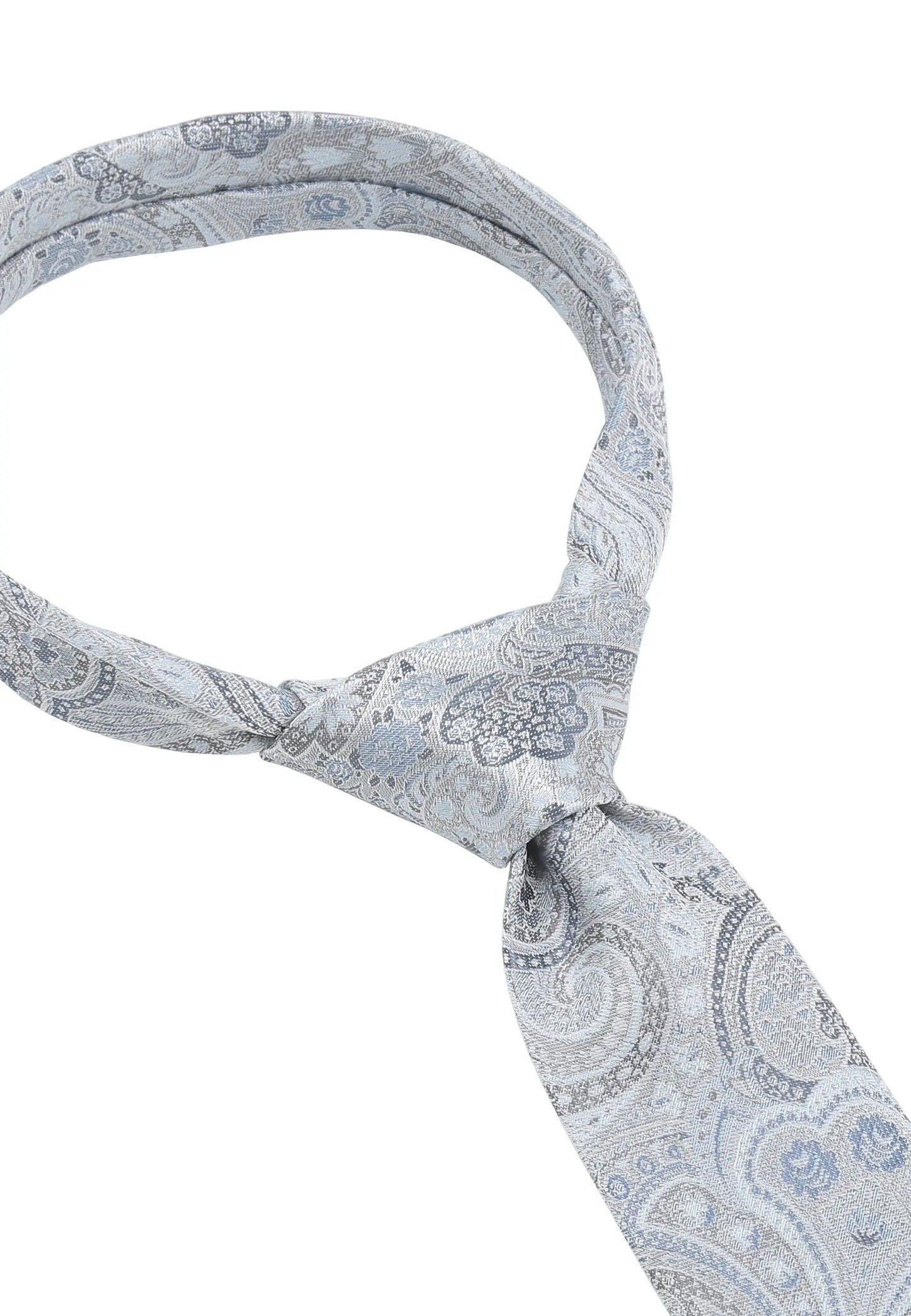 (Blau) Hochzeitskrawatte Paisley – Detailansicht gebundener Knoten