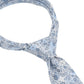 (Hellblau) Hochzeitskrawatte Floral – Detailansicht gebundener Knoten