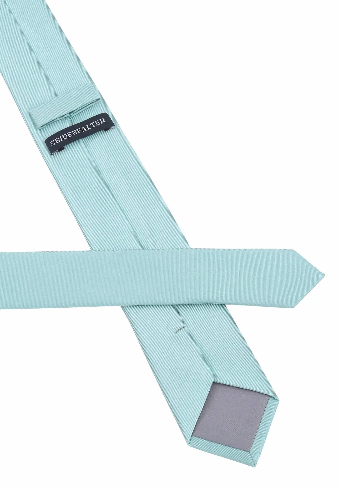 (Aqua) Rückseite der Seidenkrawatte in Aqua mit Etikett und Schlaufe, Detail
