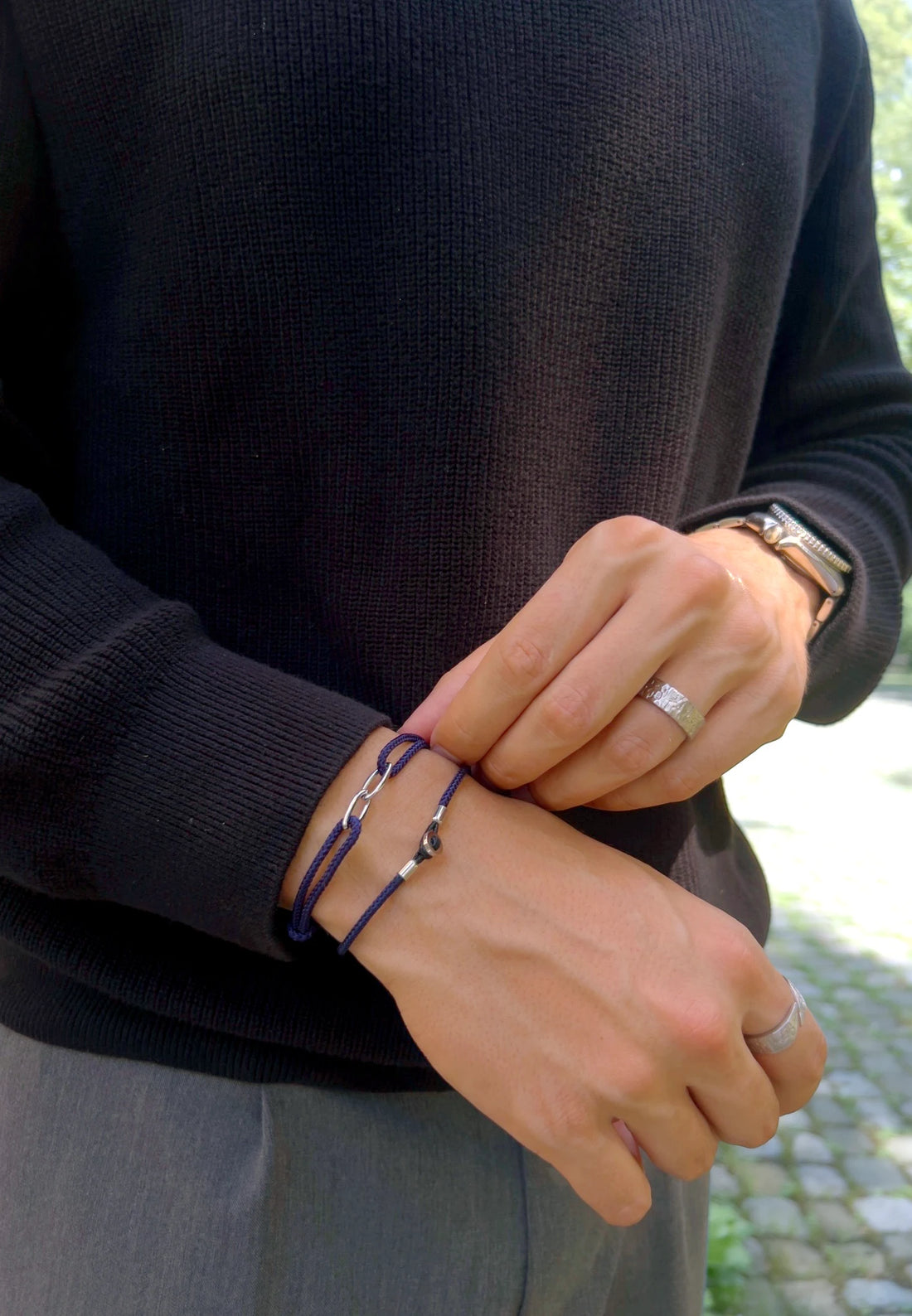 (Marine) Armband aus Edelstahl & Seil – Amalfi am Handgelenk getragen