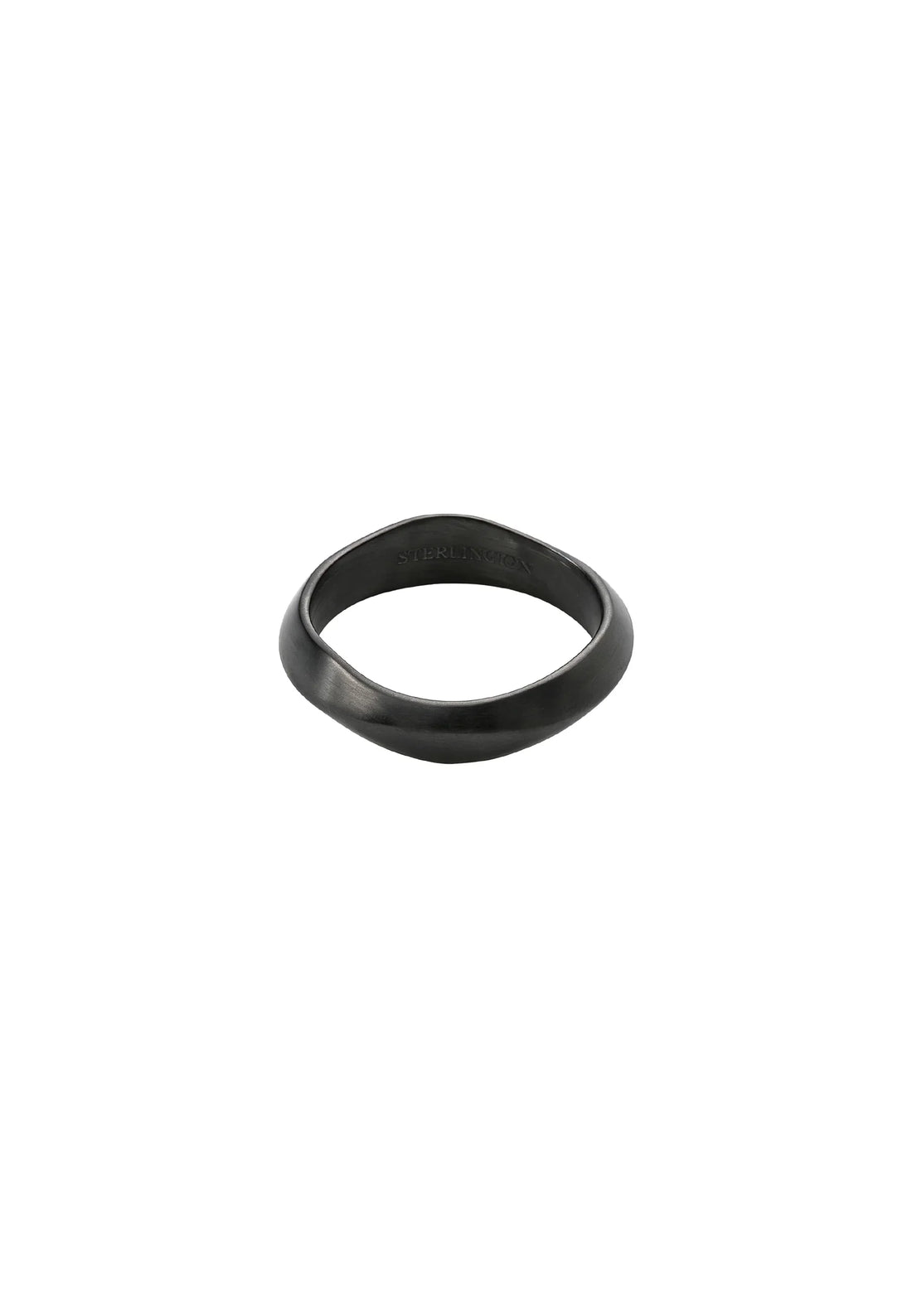 (Gun Metal) Ring aus Edelstahl – Regent – weitere Detailansicht