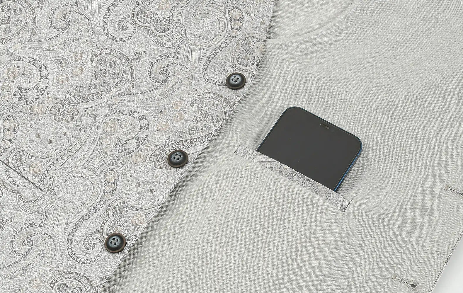 (Silber) Hochzeitsweste Paisley – Detailansicht Innentasche mit Handy