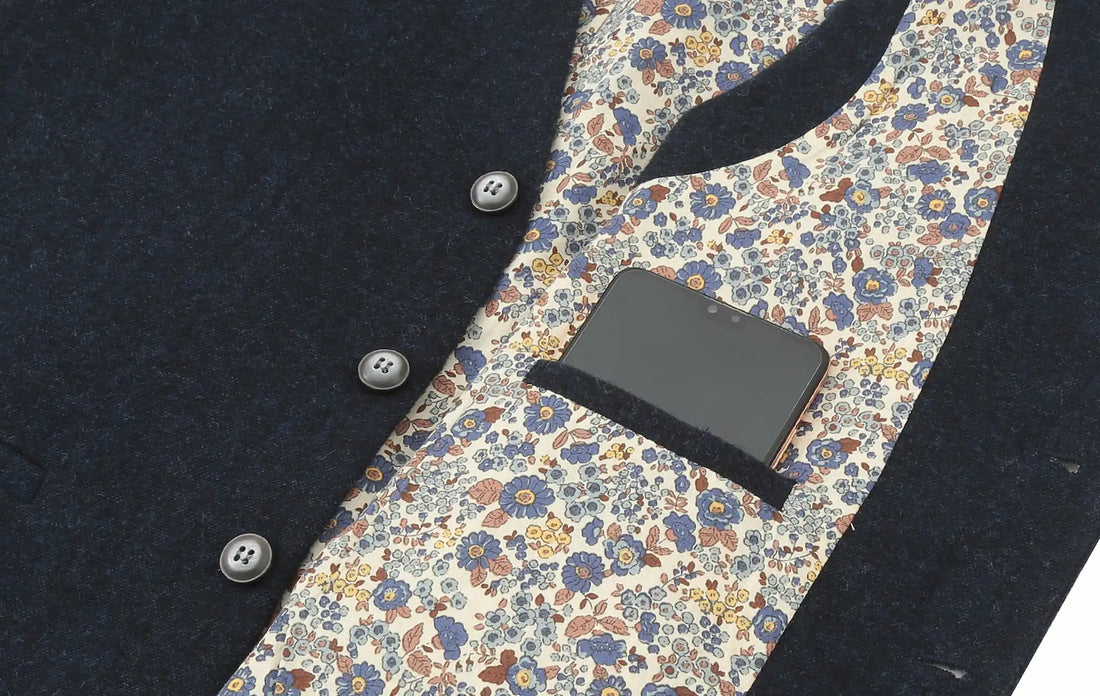 (Dunkelblau) Weste Tweed – große Innentasche mit Smartphone Detailansicht