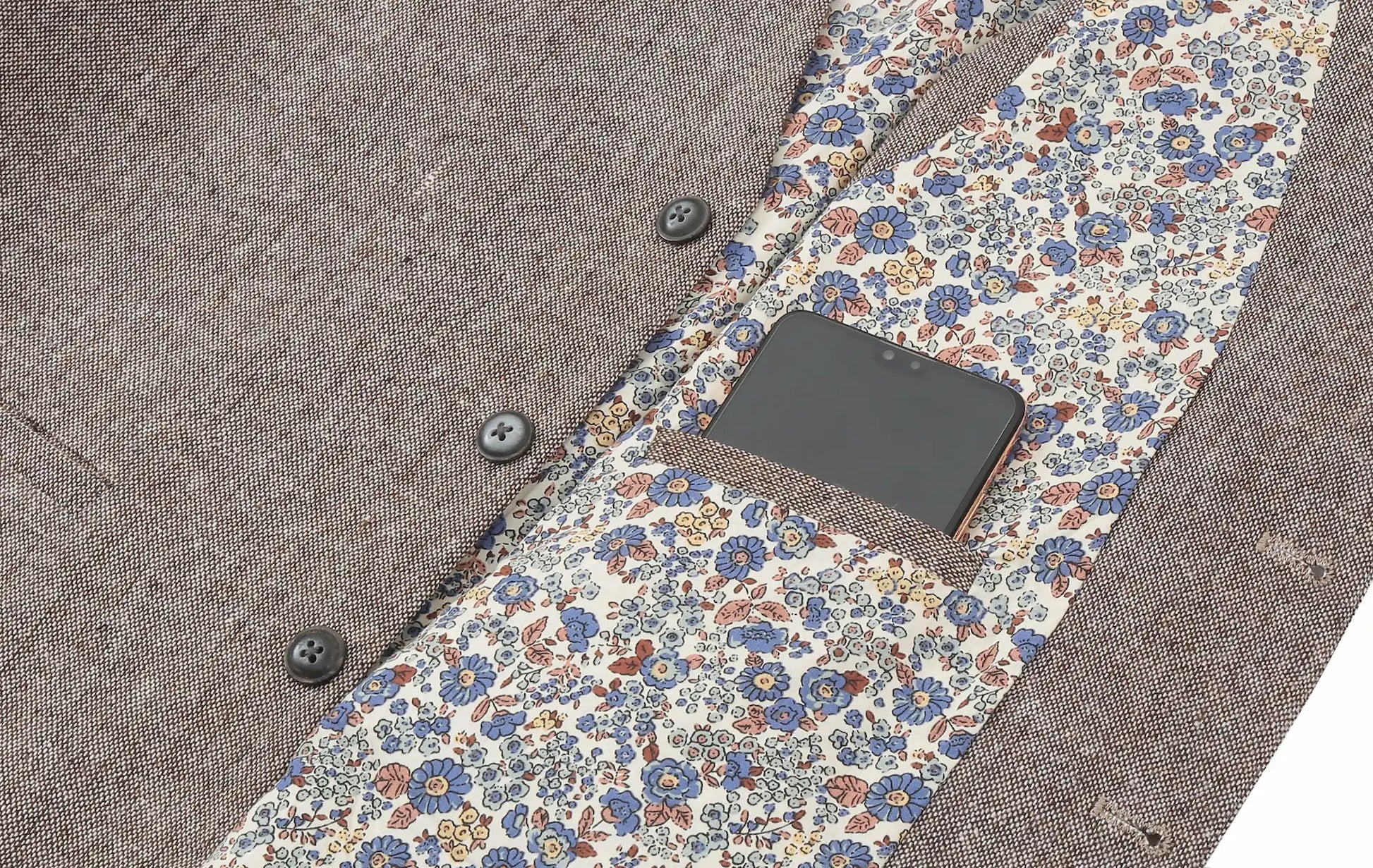 (Beige) Weste Tweed – große Innentasche mit Smartphone Detailansicht