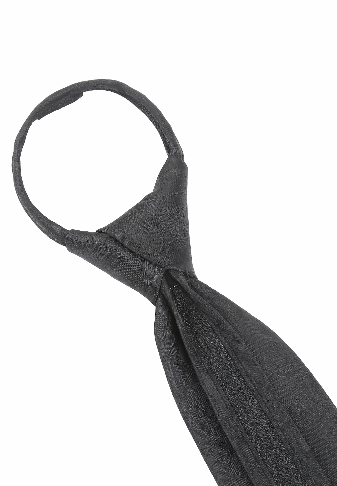 (Schwarz Blumenmuster) Detail Knoten der Zip-Trauerkrawatte, vorgebundenes Design in Schwarz mit Blumenmuster