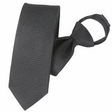 (Schwarz Mikrostruktur) Zip-Trauerkrawatte schräg fotografiert, schwarze Krawatte mit Mikrostruktur und Schlaufe