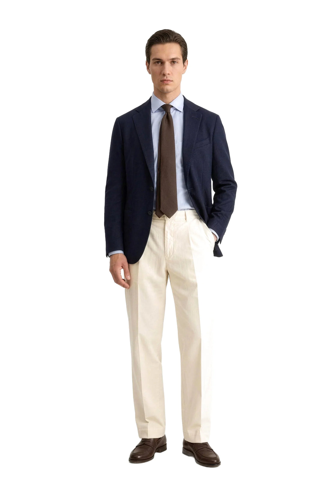 (Dunkelbraun) seidenkrawatte herren uni getragen ganzkörper look mit navy blazer